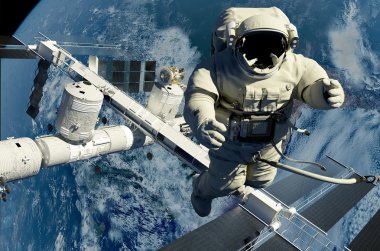 uzayda astronot