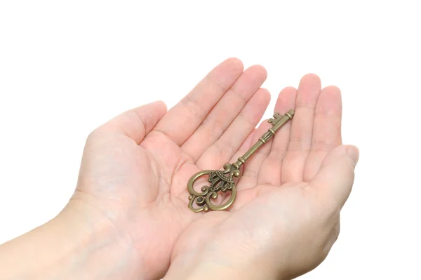 Две руки держат старый ключ — стоковое фото