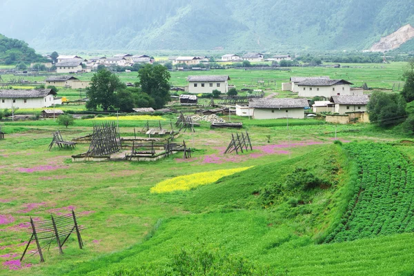 Paesaggio del villaggio di Shangri-La tibetan — Foto Stock