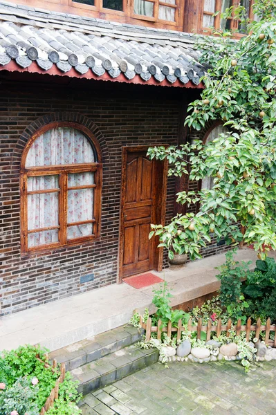 Patio de un tradicional Naxi Inn — Foto de Stock