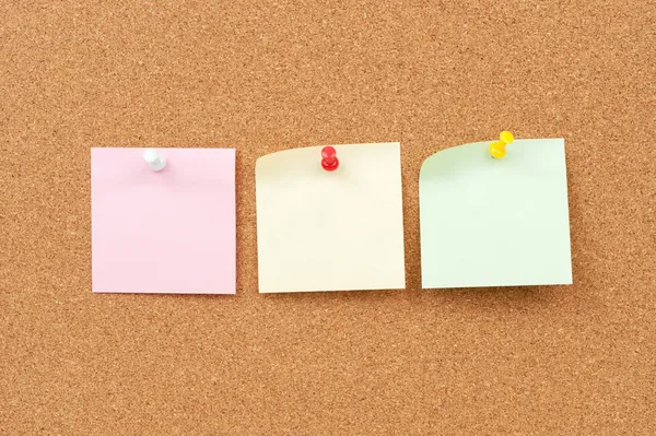 Häftstift och notera papper grupp — Stockfoto