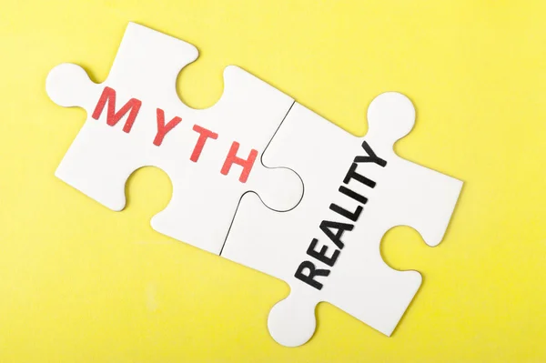 Mythos gegen Realität — Stockfoto