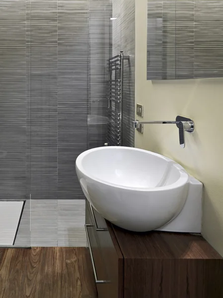Detail van wastafel in de moderne badkamer — Stockfoto