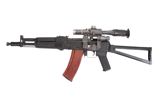 Kalashnikov ak105 moderna gevär med optiskt sikte på vit — Stockfoto