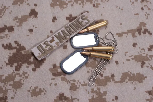 Concept US Marines avec bandes de service, plaques d'identité et uniforme camouflé — Photo