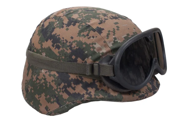 Us marines kevlar helmet with camouflage cover and protective goggles — Stock Photo, Image