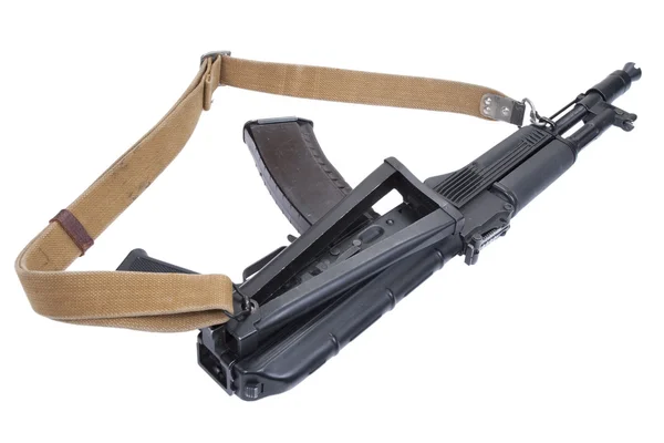 Kalashnikov AK105 rynnäkkökivääri valkoisella — kuvapankkivalokuva