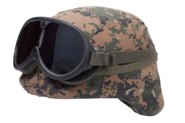 Nosotros los marines kevlar casco con cubierta de camuflaje y gafas protectoras —  Fotos de Stock