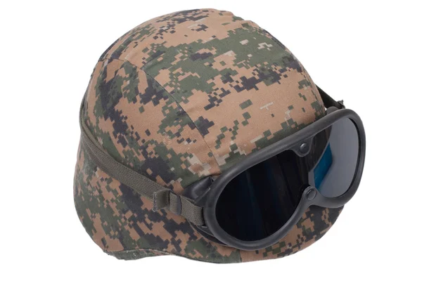 Us marines kevlar helmet with camouflage cover and protective goggles — Stock Photo, Image