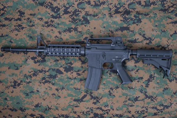 M4 carbine on us marines camouflage uniform — Stock Photo, Image