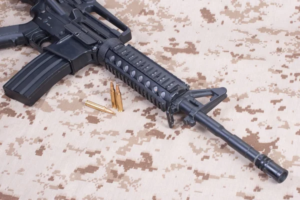 Assault rifle with cartridges on us marines camouflage uniform — Stock Photo, Image