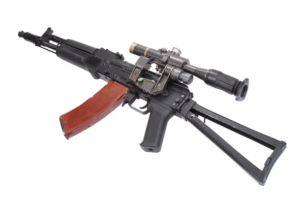 Kalashnikov ak105 moderna gevär med optiskt sikte på vit — Stockfoto