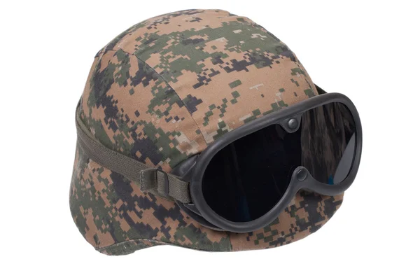 Us marines kevlar helmet with camouflage cover and protective goggles — Stock Photo, Image