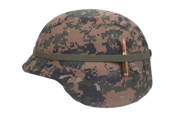 Nós fuzileiros navais capacete kevlar com tampa de camuflagem — Fotografia de Stock