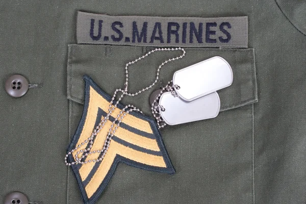 Uns Marineinfanteristen Uniform mit leerem Hundeabzeichen und Feldwebel-Dienstgrad-Aufnäher — Stockfoto