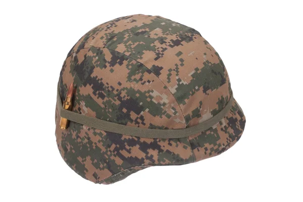 Nosotros los marines kevlar casco con cubierta de camuflaje y munición amuleto — Foto de Stock