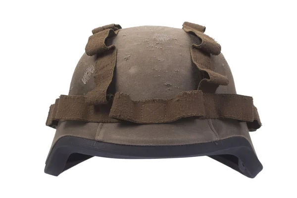 Kevlar Helm mit Tarnbezug und Schutzbrille isoliert — Stockfoto