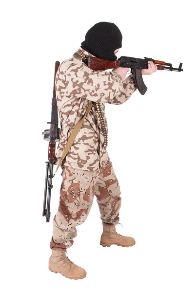 Mercenario con fucile kalashnikov — Foto Stock