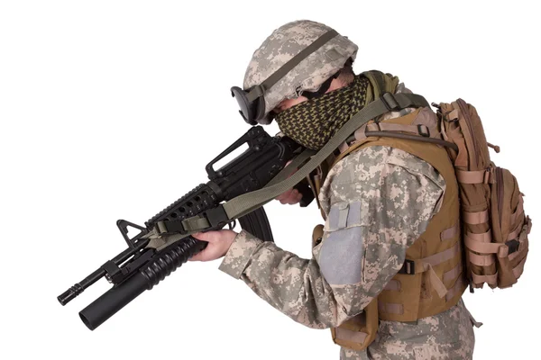 Солдат Армии США с винтовкой m4 — стоковое фото