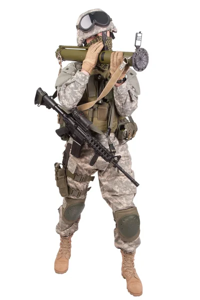 Voják s protitankovým spouštěč — Stock fotografie