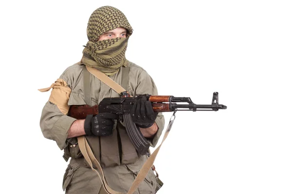 Söldner mit Waffe vom Typ ak 47 — Stockfoto