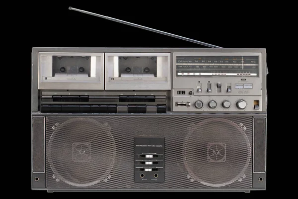 80年代黑色背景的老式便携式立体声盒式磁带录音机 — 图库照片