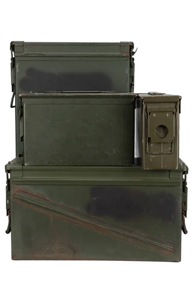 白い背景に隔離された弾薬缶のスタック — ストック写真