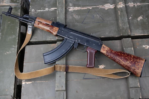 Kalashnikov Ak47 Gun Army Green Crate — Foto Stock