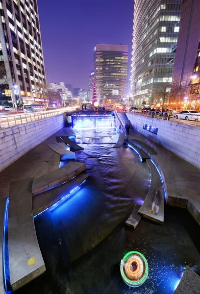 Fluxo de Cheonggyecheon no centro de Seul — Fotografia de Stock