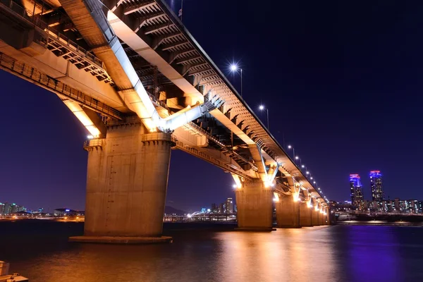 Brug over de rivier de han — Stockfoto