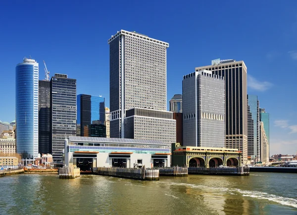 Edificios de oficinas en el Bajo Manhattan — Foto de Stock