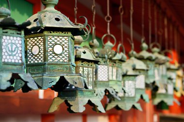 Japon Budist tapınağı lambaları
