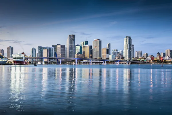 O horizonte de Miami — Fotografia de Stock