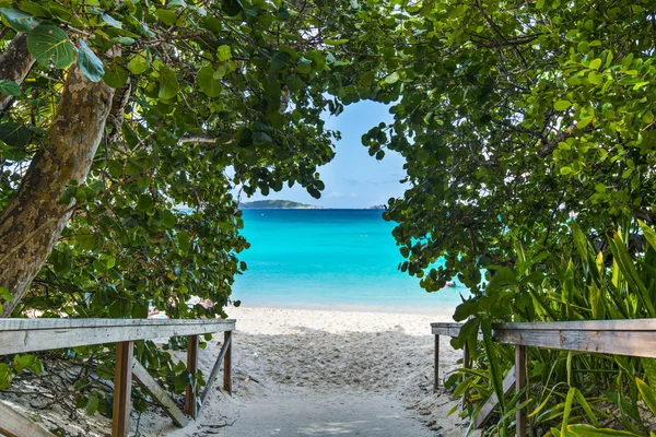 Entrada na praia — Fotografia de Stock