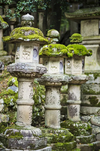 Japanische Steinlaternen — Stockfoto