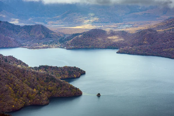 Chuzenji jezioro w nikko, Japonia — Zdjęcie stockowe