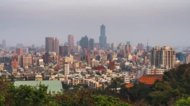Kaohsiung, Tayvan alacakaranlıktan geceye gökyüzü.
