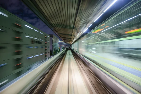 Einschienenbahn verschwimmt — Stockfoto