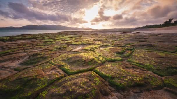 Kumejima Okinawa Japón Playa Tatami Ishi Durante Atardecer — Vídeo de stock