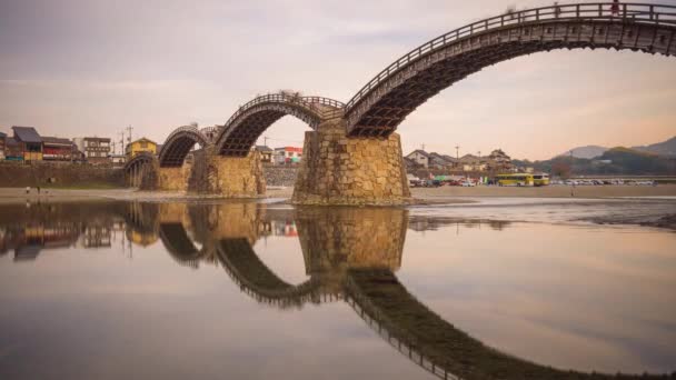 Хацукаіті Kintaikyo Мосту Через Річку Нішікі Сутінках Ямагучі Японія — стокове відео