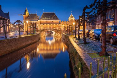 Amersfoort, Hollanda tarihi Koppelport 'ta şafakta.