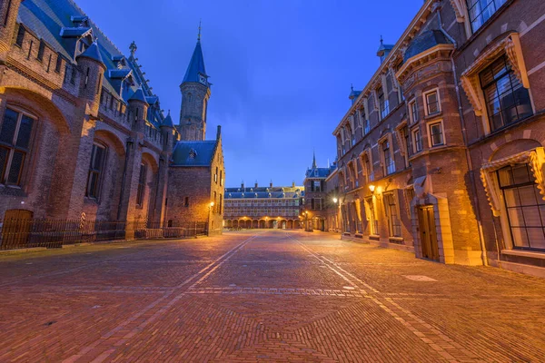 Haag Nederländerna Vid Binnenhof Och Ridderzaal Skymningen — Stockfoto