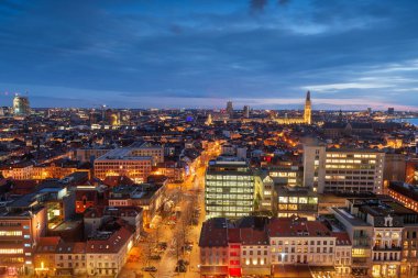 Antwerp, Belçika Alacakaranlıkta yukarıdan.