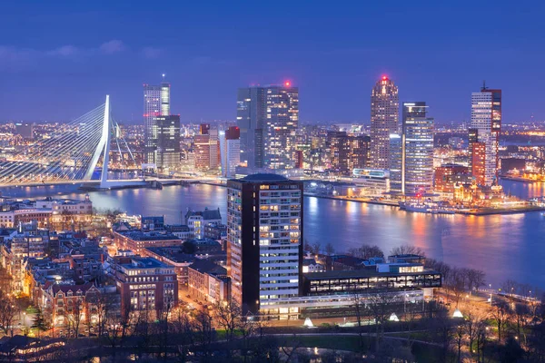 Rotterdam Nederland Skyline Bij Schemering — Stockfoto