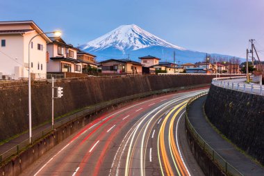 Mt. Fuji, Japonya çevre ve otoyollar üzerine.