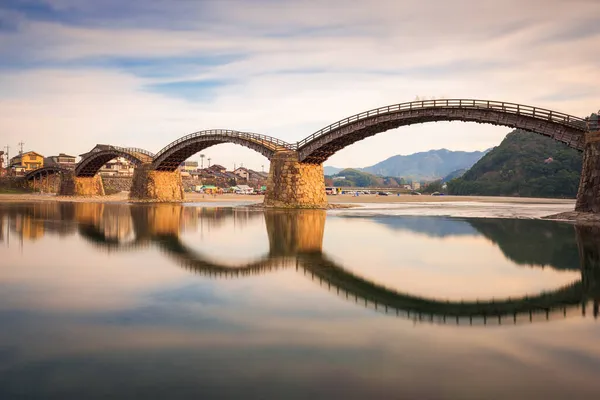 Iwakuni Yamaguchi Japan Ved Kintaikyo Bridge Nishiki River Skumringen - Stock-foto