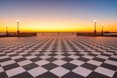 Terrazza Mascagni, Livorno, İtalya 'da gün batımında.
