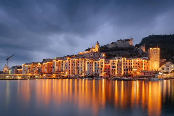 Porto Venere Spezia Italiens Historiska Stadssiluett Med Julbelysning Skymningen — Stockfoto