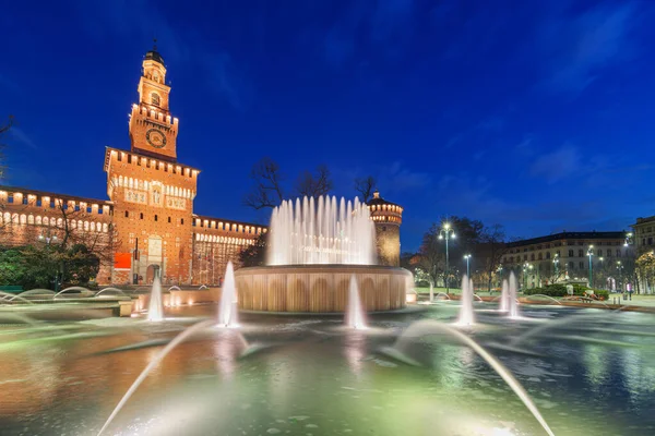 Schloss Und Brunnen Von Sforzesco Mailand Italien Der Dämmerung — Stockfoto
