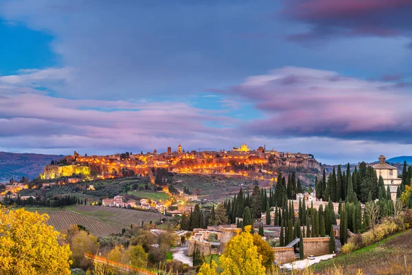 Orvieto Umbria Talya Alacakaranlıkta Ortaçağ Silueti — Stok fotoğraf